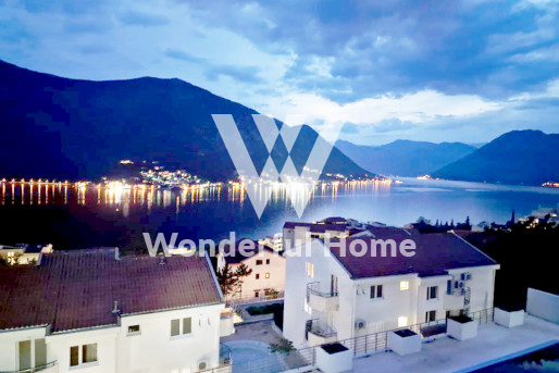 One-bedroom apartment overlooking the Boka Bay in Dobrota